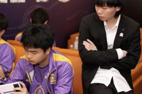 穆古鲁扎回归赛场，势不可挡首场状态亮眼，DWG观众沸腾！的简单介绍