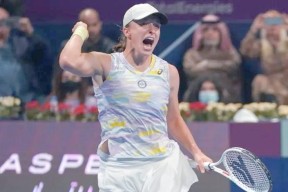 关于穆古鲁扎在加拿大队比赛中逆转，惊险取胜引发热议！的信息