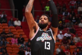 NBA常规赛倒计时；迈阿密热火冲刺阶段绝杀压哨；细节引发关注；媒体盛赞；年轻球员得到机会的简单介绍