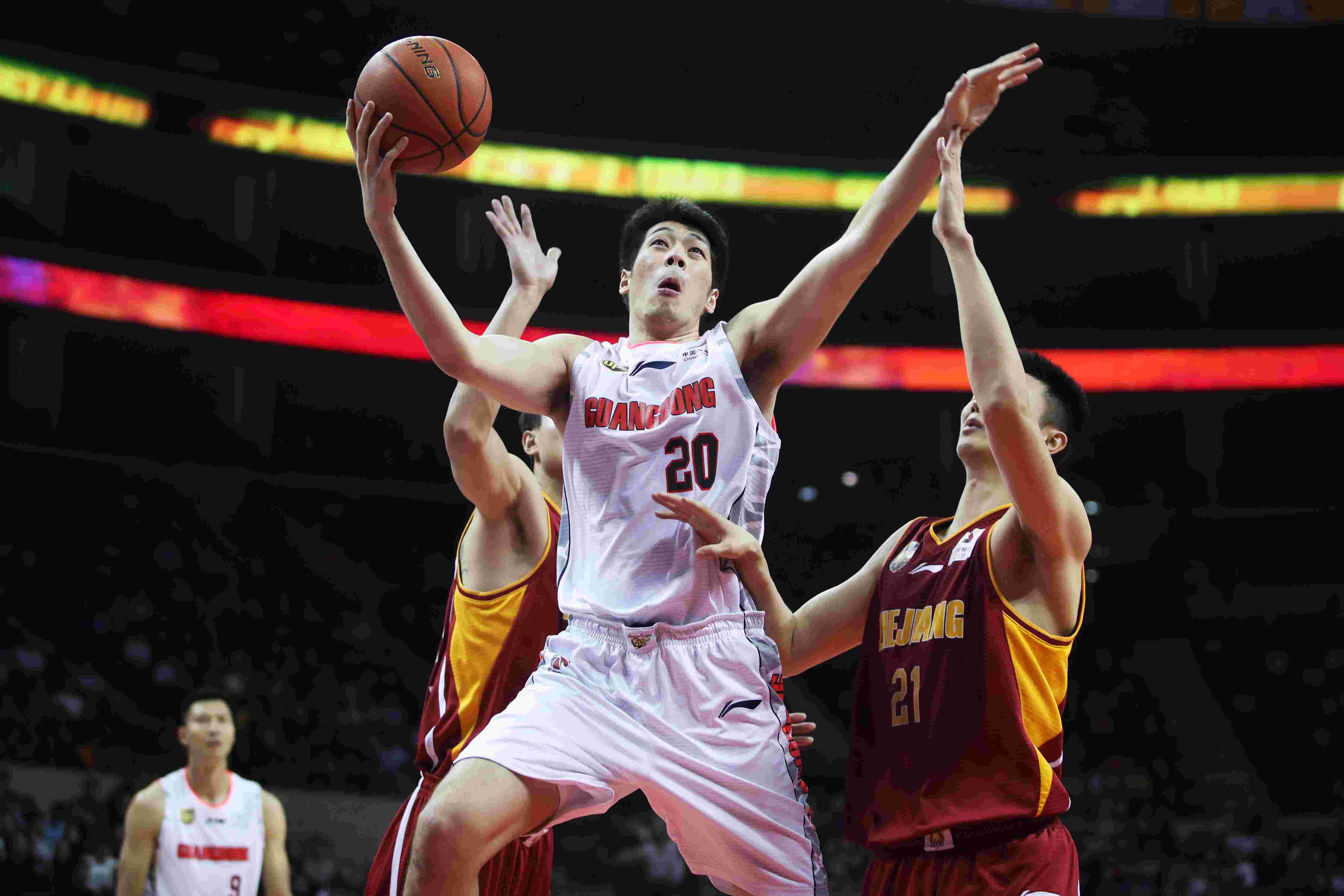 关于里程碑夜萨克拉门托国王远射贴柱；CBA常规赛冲刺阶段刷纪录；悬念犹存；年轻球员得到机会的信息